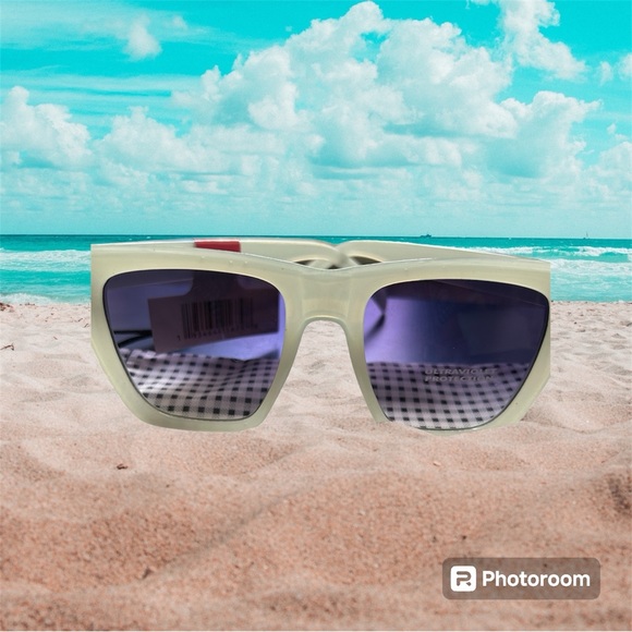 Sun glasses Light grey/ greenish  frame with ultraviolet lenses. - Picture 2 of 7